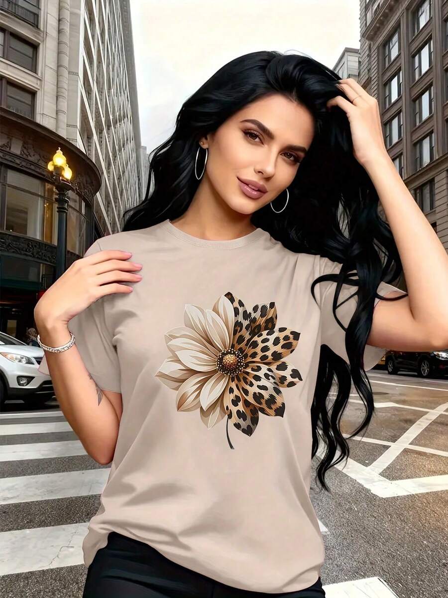 Women's Short-Sleeved, Round-Neck T-Shirt With A Modern Floral Print And Leopard Details. A Versatile Garment, Ideal For Leisure And Everyday Wear. - 杏 - 查看 1