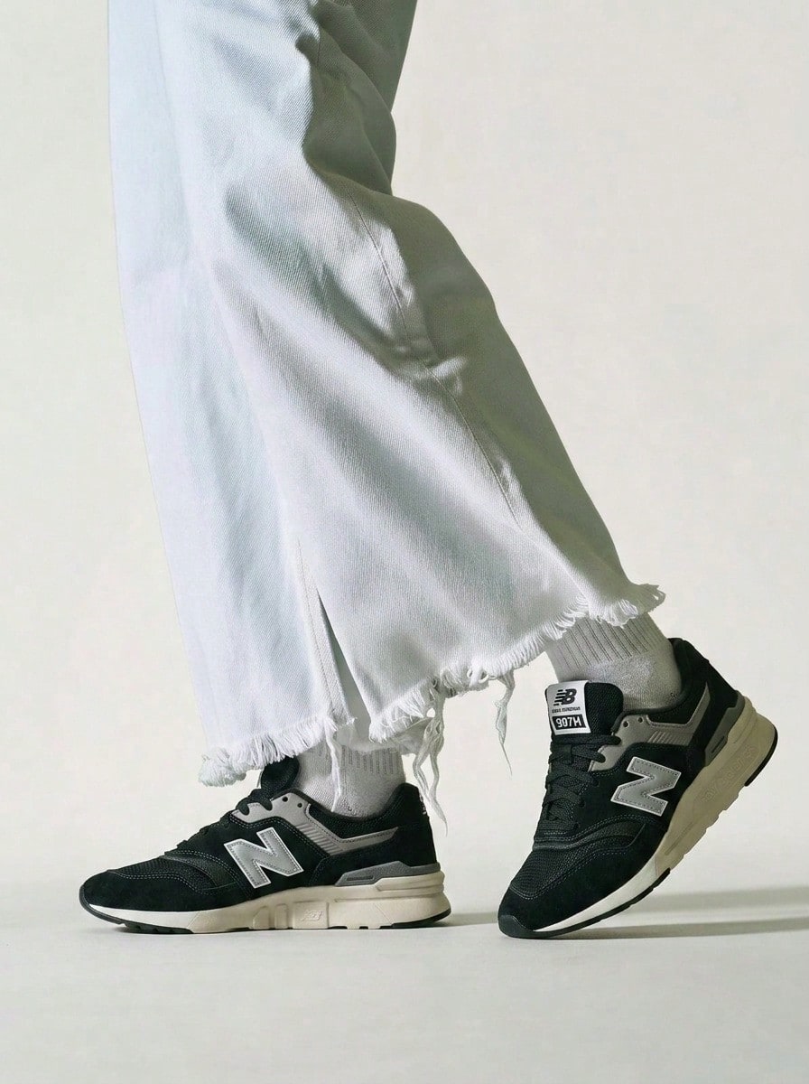 New Balance SNEAKERS - 黑色/銀色 - 查看 1