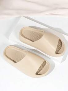 Sandalias tipo slide de hombre talla grande para primavera/verano, casuales para uso diario y desplazamientos, de punta abierta, ligeras y cómodas, para exterior, hogar, playa, baño y piscina - Caqui - Ver 5