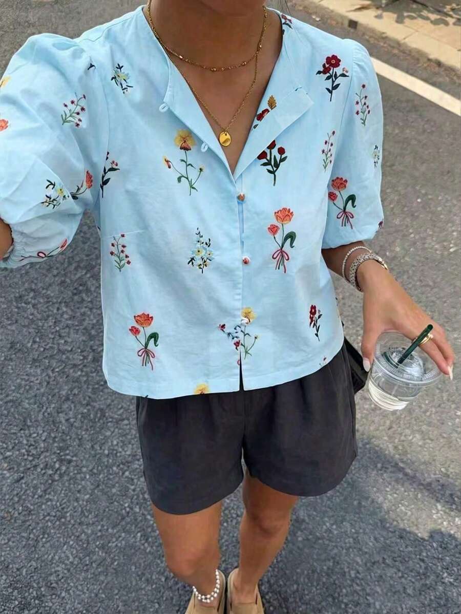 女款休閒時尚夏季法式立領彩色鈕扣短版上衣,多巴胺碎花寬鬆顯瘦Ins風百搭襯衫,夏季可愛碎花短袖襯衫,聚酯纖維,數位印花,輕盈,返校,生日,休閒,女款優雅上衣,度假,假期 - 淺藍色 - 查看 1