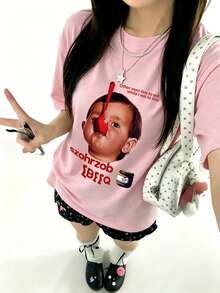 女款圓領短袖T恤，夏季新款人像圖案與字母印花，時尚休閒百搭寬鬆上衣 - 淺粉 - 查看 2