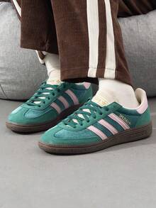 Adidas Originals HANDBALL SPEZIAL W 女式轻便跑步鞋，户外休闲健身训练运动鞋，JI2648 - 森林綠/清澈粉/乳白色 - 查看 1