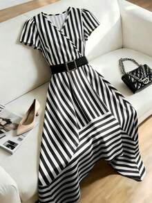 Vestido casual asimétrico de rayas negras y blancas con cuello en V para vacaciones de mujer - Blanco y Negro - Ver 1