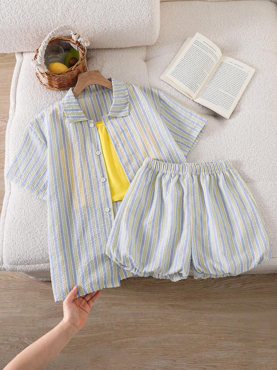 Conjunto de 3 piezas de ropa para niñas, con rayas verticales azules, amarillas y blancas con textura de tela arrugada de burbujas, una camisa de cuello casual, brillante - Amarillo - Ver 1