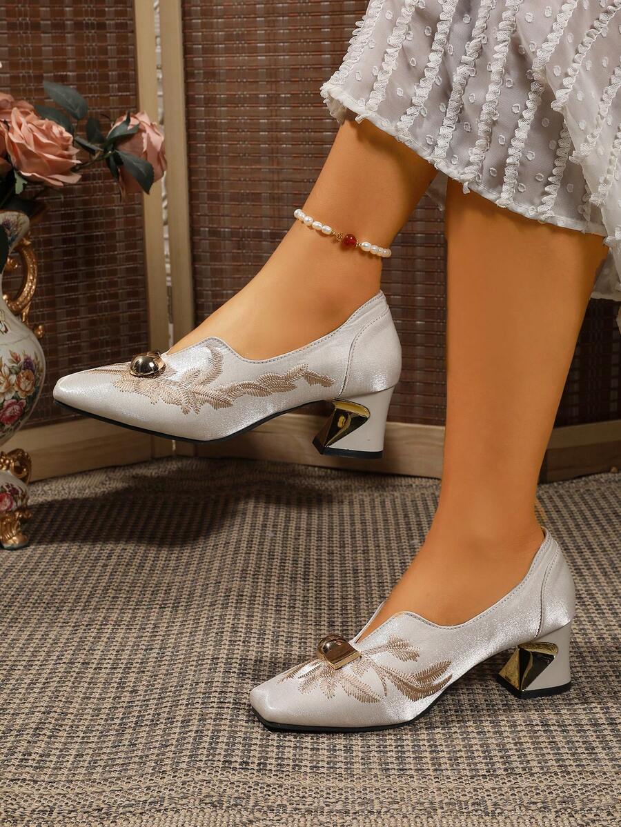 2026 Women's New Plus Size High Heel Sandals Sexy Buckle Pure Metal All Season Preppy College Pure Metal Bow - Beige - View 1