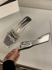 法式復古金色單肩帶女款涼鞋，夏季新款柔軟墊感時尚方頭露趾高跟鞋 - 銀色 - 查看 2