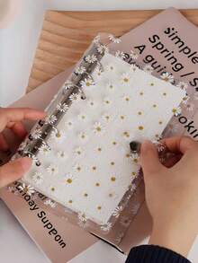 1 pieza Carpeta de hojas sueltas de PVC transparente con clip de papel de margarita pequeña A5, cuaderno de contabilidad de presupuesto impermeable, artículos de papelería esenciales para volver a la escuela, adecuado para almacenar fotos, pegatinas, tarjetas, recibos, facturas, notas, coleccionables, exámenes y fotografías. Artículos de papelería para volver a la escuela, adecuado para uso en el hogar, la oficina y los viajes, también adecuado para el almacenamiento de álbumes de fotos hechos a mano. - Multicolor - Ver 6
