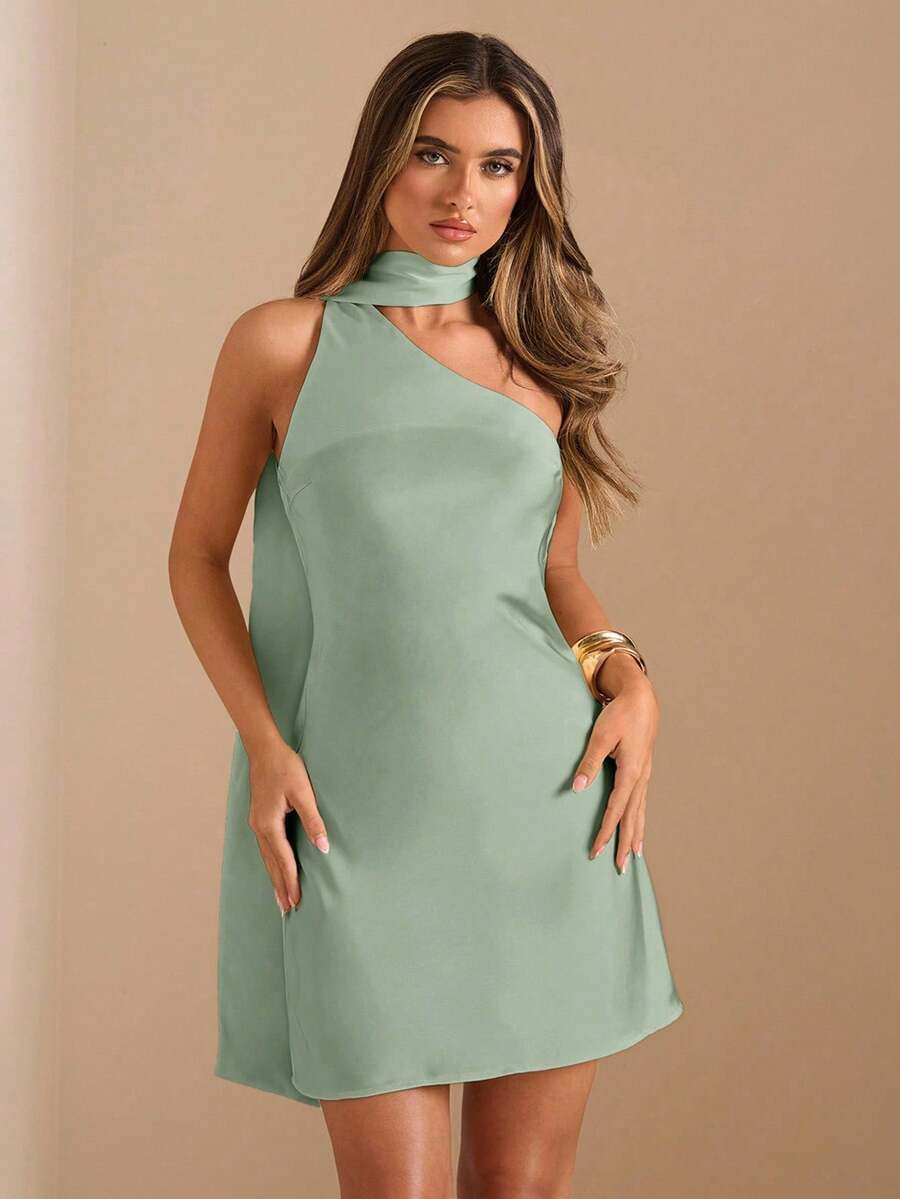 Vestido mini de satén elegante con hombros asimétricos y espalda descubierta en unicolor amarillo crema, vestido mini elegante con estampado, vestido mini sexy con espalda descubie - verde menta - Ver 1