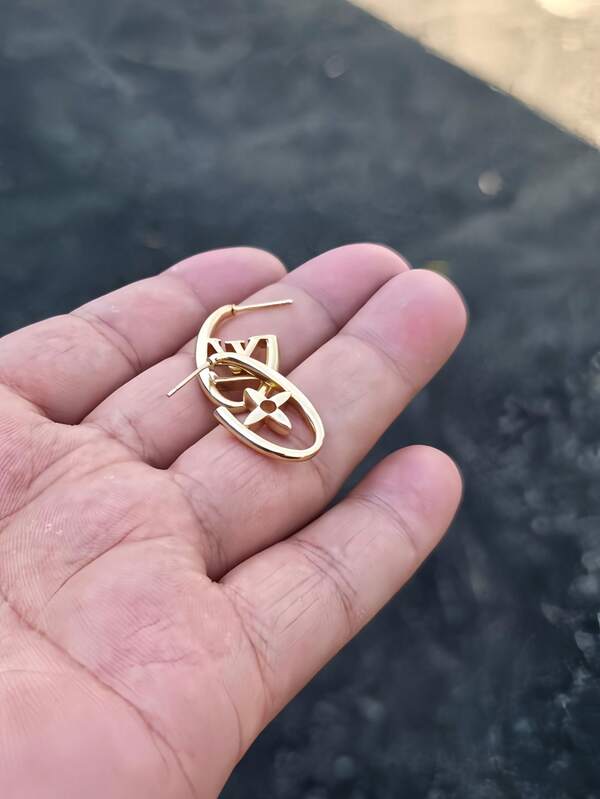 2 Stück 24K vergoldete asymmetrische Ohrstecker, klassischer neuer Stil, personalisierte modische elegante Damen-Ohrringe