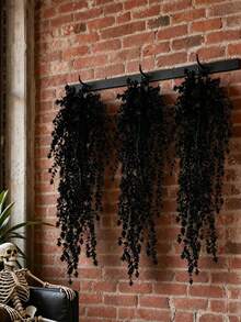 1/3 piezas Flores negras artificiales colgantes para decoración de Halloween, flores negras colgantes artificiales, plantas colgantes falsas de plástico resistente a los rayos UV, enredaderas de hiedra verde para decoración de Halloween, decoración gótica para el hogar, porche, pared, jardín y fiesta de Halloween - Adornos florales colgantes negros - Ver 2