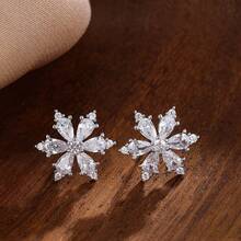1 Pair Casual Sweet Water Drop Zirconia Petal Shaped Stud Earrings For Women, Gentle And Elegant Daily Commute Accessory - Earrings - View 10