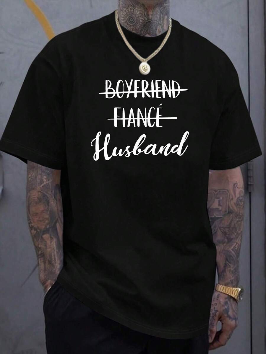 Camiseta de manga corta para hombre, estilo casual, con un estampado único de letras que dice Novio, Fiancado, Esposo, hecha de% fibra de poliéster, ligera con un peso de 180 gramos po - Negro - Ver 1