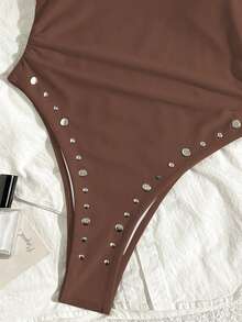 Traje de baño de una pieza para mujer de verano, unicolor con diseño de remaches, sin espalda, bandeau, diseño de corte de diseñador, adecuado para playa, piscina, ropa de vacaciones de verano, unicolor acanalado sin espalda para vacaciones en la playa, graduación, baile de graduación, cumpleaños, unicolor negro con perlas para vacaciones en la playa - Marrón Mocha - Ver 11