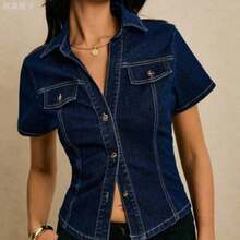 yonghongmaoyi1  Camisa vaquera de mujer de manga corta con cuello en V, decoración de remaches, ajuste ceñido, adecuada para el uso diario en verano - Azul lavado oscuro - Ver 1