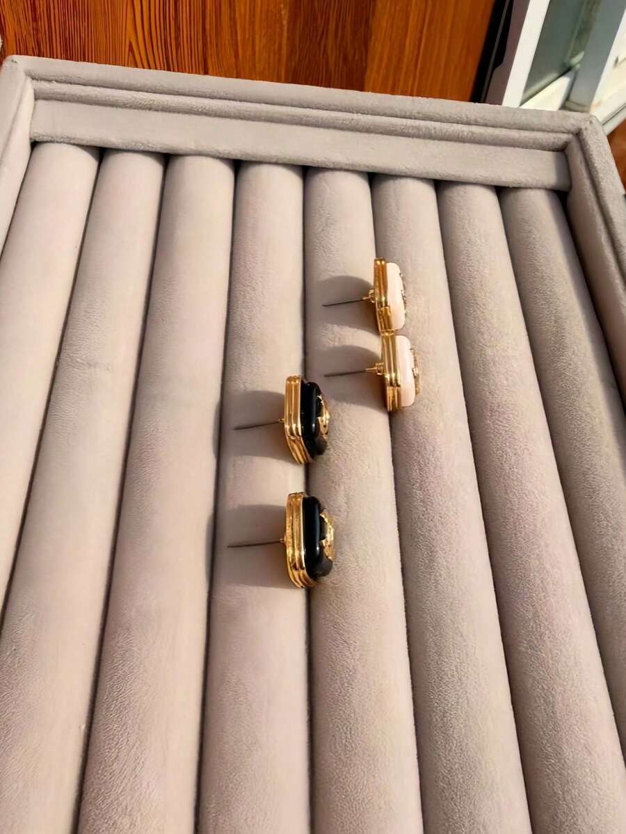 1 buah Anting Tusuk Wanita Model Baru yang Indah dengan Hiasan Berlian - Emas - View 1
