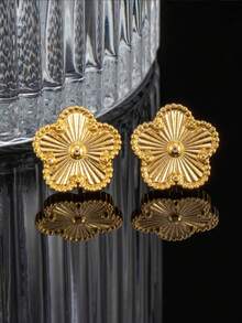 RAYQUEEN 1 Pair Stainless Steel Gold-Tone Fashion Versatile Clover Stud Earrings Jewelry For Women, Suitable As Gift - Yellow Gold - View 4