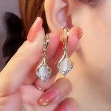 Green Water Droplet Earrings, Featuring Sparkling Zirconia Inlay And Exquisite Leaf Shaped Water Droplet Pendant, Elegant And Suitable For Daily Wear - Green - View 4