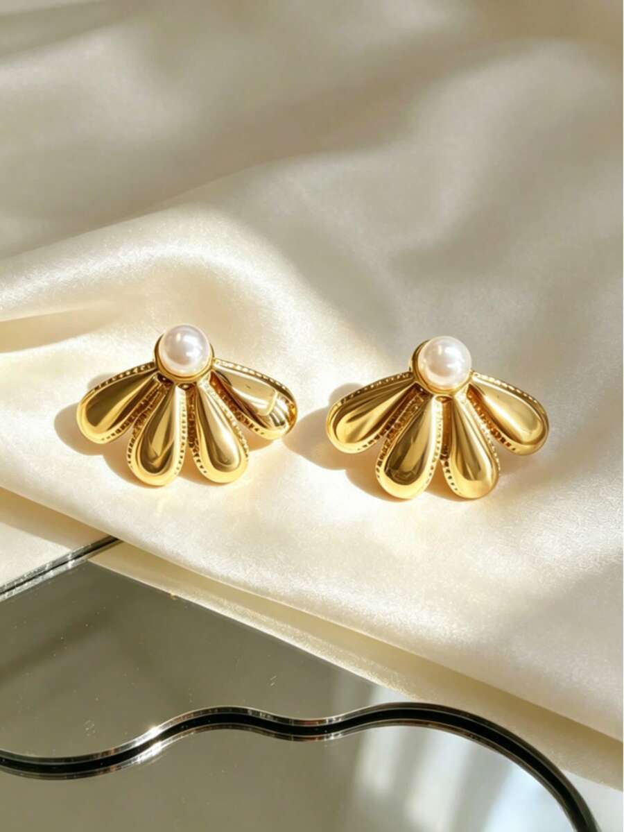 Niche Designer Fan-Shaped Faux Pearl Petal Stainless Steel Earrings, 304 Stainless Steel Hypoallergenic, Waterproof, Sweat-Proof, Suitable For Vacation Travel Summer Street Style/Daily Commute Versatile Jewelry/Graduation Season Beach Outing Picnic Wear/Wedding Banquet Birthday Celebration Holiday Party Occasions/Father's Day Mother's Day Perfect Gift/Summer Seaside Beach Play Eye-Catching Accessory, Perfect Match For Seaside Beach/Non-Fading Ear Piercing Care Suitable For Gifts To Best Friends, Girlfriends, Birthdays, Mother's Day, Graduation Season