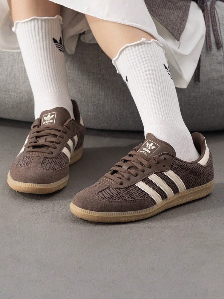 Adidas Originals SAMBA OG 休闲轻便运动鞋,男女通用日常穿着和旅行跑步鞋,JI3184 - 岩層深土地棕/奇妙白/魔力淺褐 - 查看 1