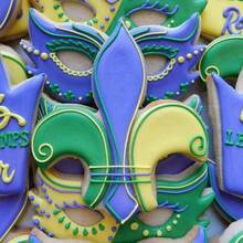 Mardi Gras/ New Orleans Cutter Set - 4 piece - King Crown, Princess Crown, and Fleur de Lis - - Tin Plated Steel - inicial - Ver 3