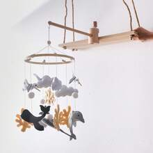 Minimalist Natural Wood Style Baby Hanging Ornament Stand, Adjustable Clamp Base, Fits Different Thickness Installation Surfaces, Stable And Durable, Lightweight And Portable, Suitable For Crib/Playpen/Children's Room Multiple Scenes - Wood Color - View 4