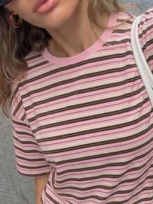 女款休閒粉色條紋兩件組圓領短袖T恤與抽繩短褲套裝 - 彩色 - 查看 7