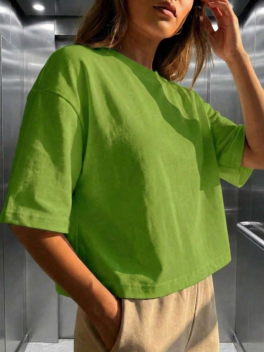 女士圆领短袖宽松休闲上衣，简约优雅性感Y2K街头风，适合日常、办公室、居家、户外、春夏穿着。