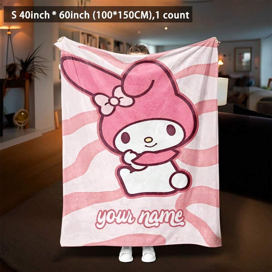 SANRIO 1件 Hello Kitty 主題客製化毛毯，可自訂個人化姓名，以 Hello Kitty 為主角搭配愛心元素，可愛甜美風格，柔軟舒適，可機洗，適用於沙發、床鋪、旅行，送給家人朋友的完美禮物