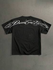 Manfinity Roghcode Camiseta de manga corta holgada de ajuste estándar para hombre con estampado de fuente manuscrita curva, esencial para citas y reuniones, atuendo de moda - Negro - Ver 1