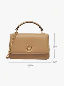 Michael Kors MK Delancey liten handväska crossbodyväska för kvinnor, axelväska med klaff, topphandtag och loggmönster - Kamel - Visa 10