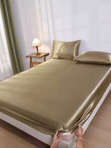 4pcs Gold Premium Solid Color Silk Satin Bed Sheet Set, 1pc Fitted Sheet & 1pc Flat Sheet & 2pcs Pillowcases Mattress Protector Set (Pillow Inserts Not Included) - Gold - View 4