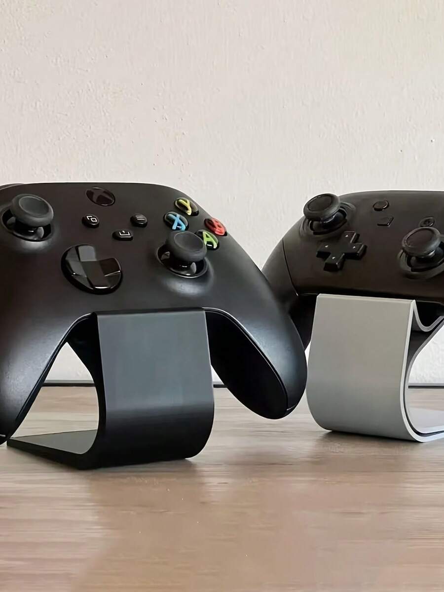 3D Printed 2-In-1 Game Controller And Headphone Stand – A Universal Dual-Controller And Headphone Storage And Display Stand. Suitable For Various Types Of Controllers And Headphones. Sturdy And Non-Slip Design Saves Desktop Space, Making It An Ideal Accessory And Decoration For Gaming Tables, Game Rooms, Bedrooms, Living Rooms, Or Offices. A Suitable Gift For Boyfriends, Husbands, Male Or Female Gamers, And Gaming Enthusiasts, Appropriate For Birthdays, Christmas, Valentine's Day, Father's Day, Anniversaries, And Other Holidays.