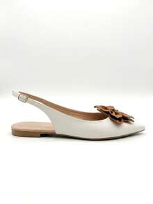 Sapatilha Feminina  Slingback Detalhe de Flor e Spikes Dourados - chantilly - Visão 3