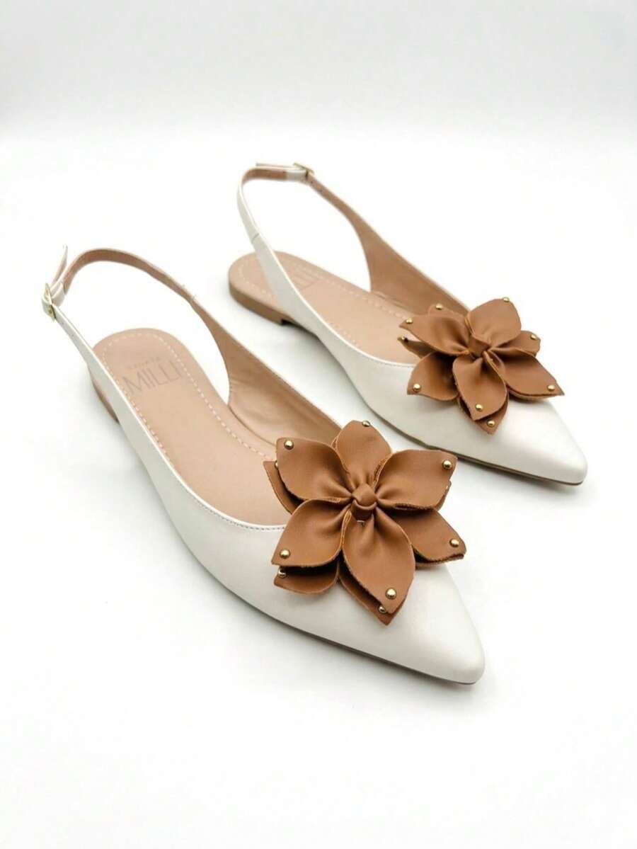 Sapatilha Feminina  Slingback Detalhe de Flor e Spikes Dourados