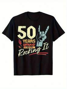 Rock 'n' Roll T-Shirt zum 50. Geburtstag für Männer - 50 Jahre jung, Retro-Musik-Thema mit Rock-Handgeste & Mikrofon-Grafik, leuchtender Druck, normale Passform, leicht dehnbar, maschinenwaschbar, Ganzjahres-Freizeit-T-Shirt für 50-Jährige, Geburtstagsparty-Outfit, Geschenk für Musikliebhaber, klassischer Rundhalsausschnitt, Retro-Rockband-Stil, bequemer & atmungsaktiver Stoff, ideal für Feiern & Freizeitkleidung. - Schwarz - Übersicht 1