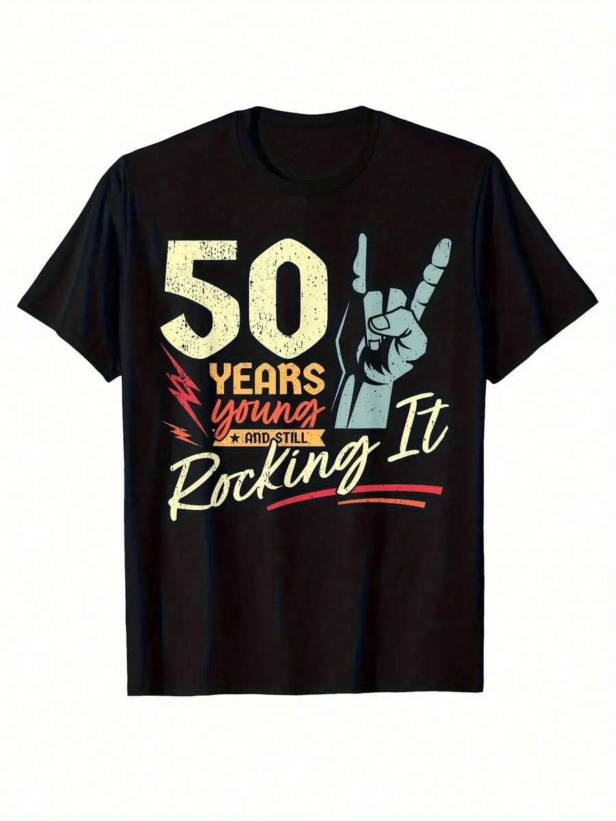 Rock 'n' Roll T-Shirt zum 50. Geburtstag für Männer - 50 Jahre jung, Retro-Musik-Thema mit Rock-Handgeste & Mikrofon-Grafik, leuchtender Druck, normale Passform, leicht dehnbar, maschinenwaschbar, Ganzjahres-Freizeit-T-Shirt für 50-Jährige, Geburtstagsparty-Outfit, Geschenk für Musikliebhaber, klassischer Rundhalsausschnitt, Retro-Rockband-Stil, bequemer & atmungsaktiver Stoff, ideal für Feiern & Freizeitkleidung. - Schwarz - Übersicht 1