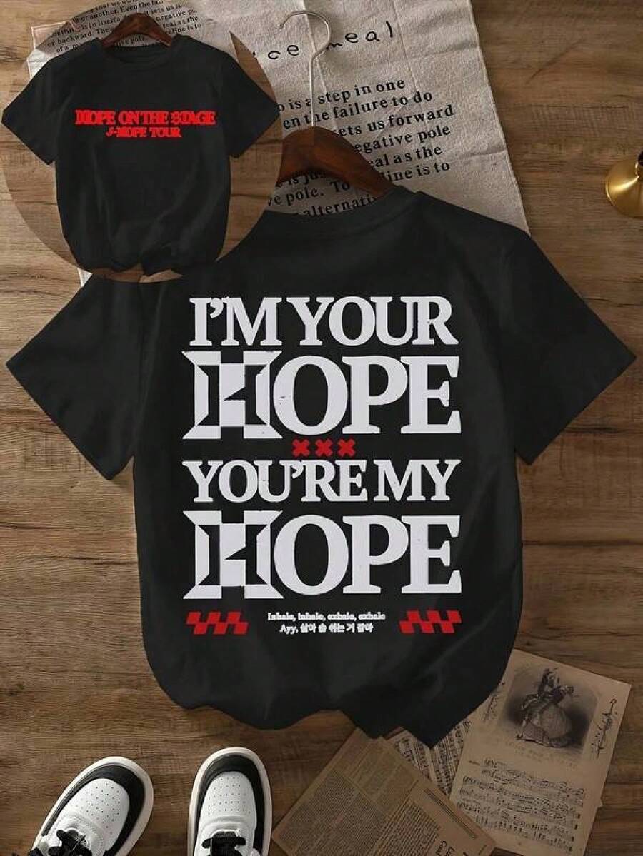 Camiseta con estampado gráfico de J-Hope para mujeres - "Soy tu esperanza" de manga corta, cuello redondo, top casual con texto coreano y diseño a cuadros, camiseta negra de verano, lavable - Negro - Ver 1