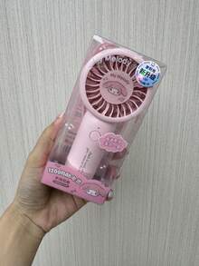 MINISO 官方 Sanrio 手持迷你風扇 1200mAh 強力冷風 [3秒快速冷卻] 電池續航可達 4.5 小時，附掛繩 3合1（手持/桌面/旅行）個人風扇，適合旅行、演唱會、露營、化妝 - 樣式 1 - 查看 8