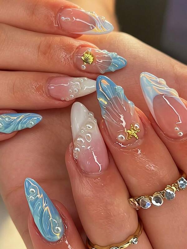 24 peças de unhas postiças em forma de amêndoa, estilo oceano fresco, azul e branco, ombré francês, design 3D em gel brilhante e elegante, com pérola e estrela-do-mar dourada, para mulheres, adequadas para encontros, férias, trabalho diário, campus, festa de jardim de verão, piquenique, piscina ao ar livre, conjunto de arte de unhas postiças removíveis