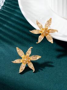 1 Pair Minimalist Gentle Summer Beach Vacation Style Gold 3D Realistic Six-Petal Flower Stud Earrings For Women - Yellow Gold - View 4