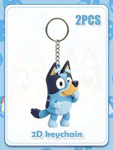 Bluey 主題家庭肖像 2D 鑰匙圈，以深受喜愛的 Heeler 一家戴著皇冠的歡樂合照為特色。非常適合作為俏皮的包包吊飾、日常配件或給粉絲的溫馨主題派對禮物。 - 多款 - 查看 18