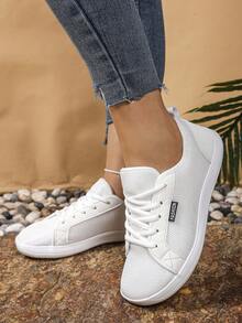 Sepatu Atletik Wanita Ukuran Besar dengan Ujung Sepatu Lebar, Tali Depan, Jaring Bernapas & Patchwork Kulit Sintetis, Sepatu Sneaker Kasual Mewah Warna Solid yang Serbaguna - Putih - View 4