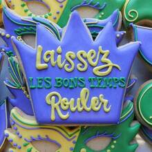 Mardi Gras/ New Orleans Cutter Set - 4 piece - King Crown, Princess Crown, and Fleur de Lis - - Tin Plated Steel - inicial - Ver 2