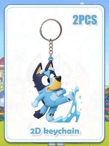 Bluey 主題家庭肖像 2D 鑰匙圈，以深受喜愛的 Heeler 一家戴著皇冠的歡樂合照為特色。非常適合作為俏皮的包包吊飾、日常配件或給粉絲的溫馨主題派對禮物。 - 多款 - 查看 19