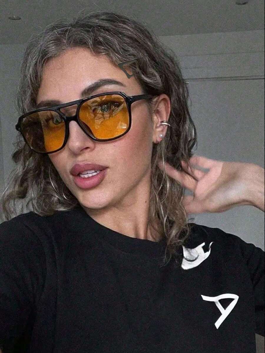 A Pair Of Stylish Double-Striped Aviator Glasses, Unisex. Beach Accessory. Available In Multiple Colors. Suitable For Women's Everyday Wear. Perfect For Women's Casual And Business Attire In Autumn And Winter. A Great Gift For Summer Beach Vacations, Outdoor Activities, And Travel. Ideal For Summer Beach Vacations. - Multicolor - View 1
