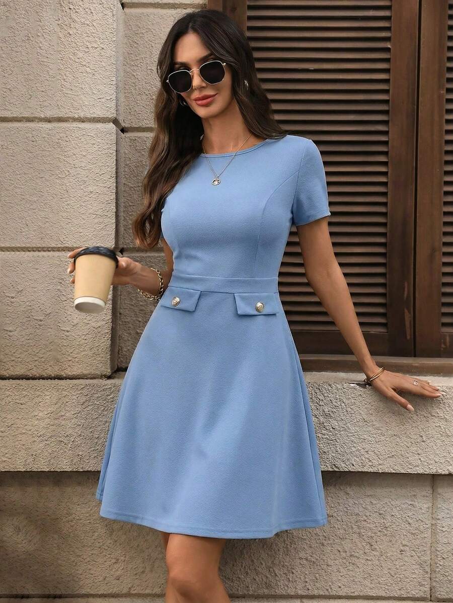 Vestido corto elegante de mujer de unicolor con cuello redondo y manga corta - Celeste - Ver 1