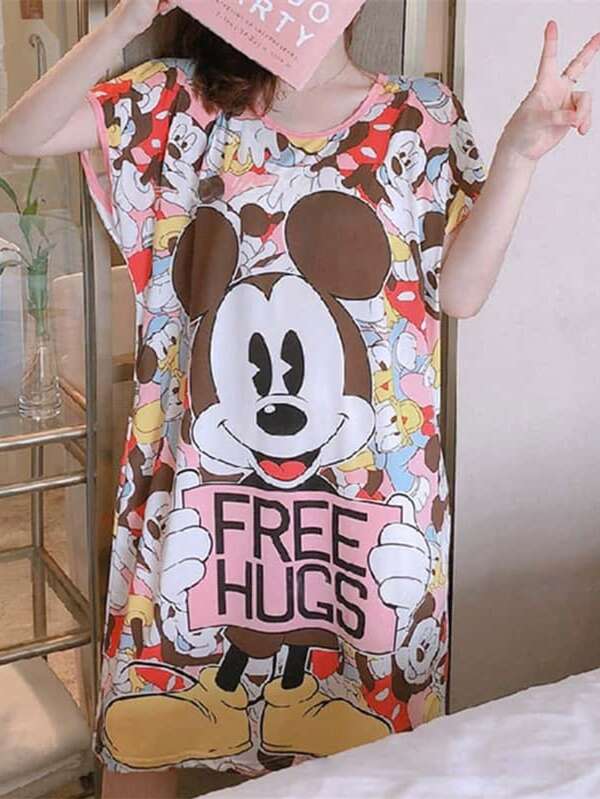  Robe de nuit style peignoir Disney Daisy Duck, robe d'intérieur oversize à manches courtes, chemise de nuit imprimé dessin animé mignon, vêtement d'intérieur doux et respirant, chemise de nuit décontractée pour femmes, vêtement d'intérieur confortable et décontracté, chemise de nuit dessin animé mignon pour femmes, vêtement d'intérieur à manches courtes, décontracté