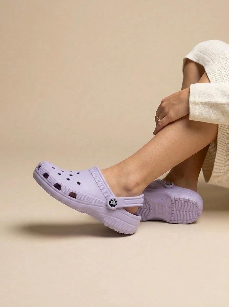 Crocs Dép bít mũi cổ điển unisex màu tím oải hương 10001-530 - Lavender - Xem 1