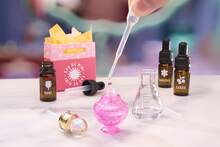 MGA Entertainment MGA's Miniverse - Make It Mini Fragrances Mini Collectibles, Blind Pack, Real Cosmetics, Perfume, Fruity, Floral, Scents, Collectors(Random) - Multicolor - View 4