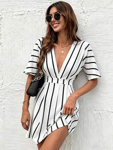 Vestido corto de verano casual y de vacaciones para mujer con cuello en V profundo, estampado de rayas y cintura ceñida - Blanco - Ver 1